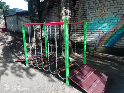 Мостик с подвесными ступенями