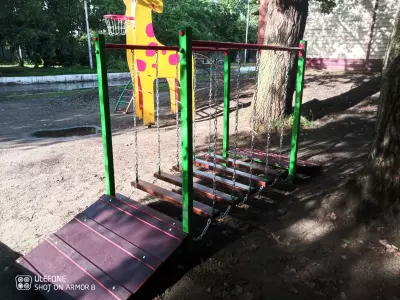 Мостик с подвесными ступенями
